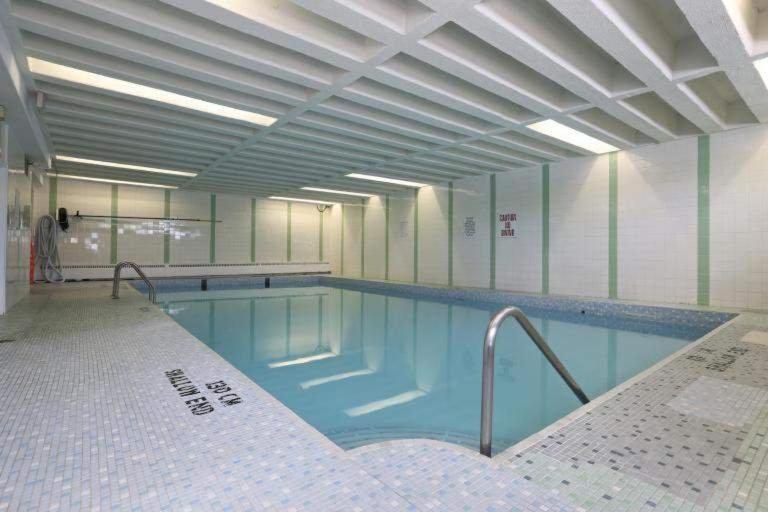 Bright Apartment Close To City With Free Parking Toronto Eksteriør billede